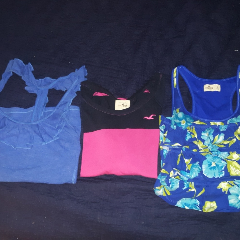 2 for $10🎀 Hollister shirt bundle size small